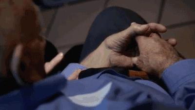 老人家忍不住尿床应该检查哪方面,7岁男孩晚上经常尿床要看医生吗