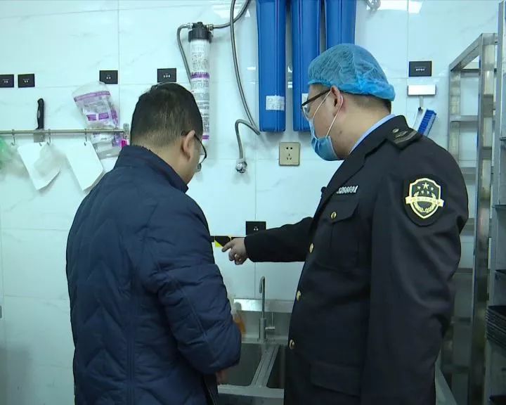 淮安“85℃”“爸爸糖”食品安全状况如何？跟着镜头一起去看！