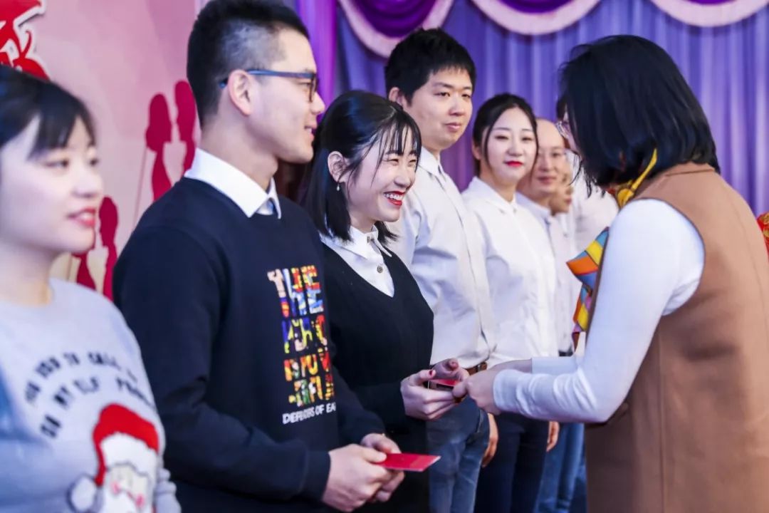 集体婚礼实力发糖初冬京城陷入“全城热恋”