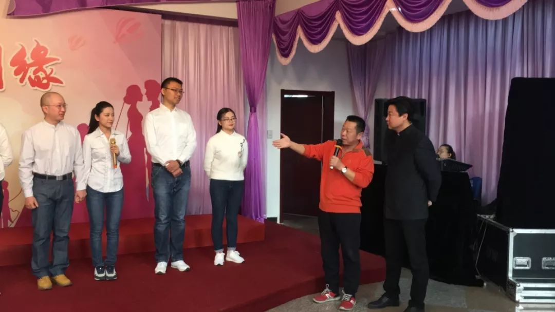 集体婚礼实力发糖初冬京城陷入“全城热恋”