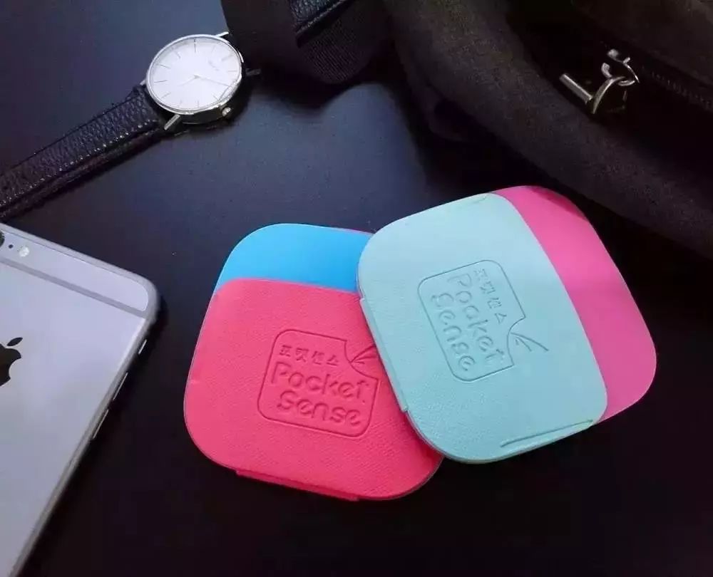 金丝绒衣服沾灰粘毛怎么办,衣服很容易粘毛沾灰