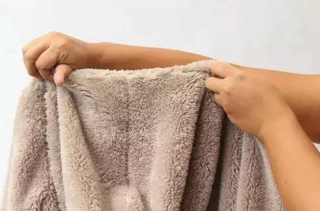 洗冬天的厚衣服怎么洗,衣服又快又简单的教程