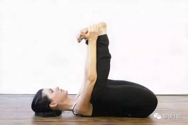 瑜伽初学入门18个基础体式,瑜伽体式精讲零基础入门高级体式