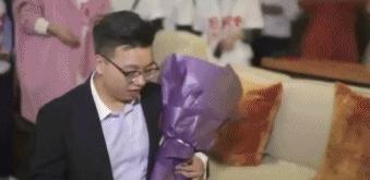第一次求婚没什么经验可以吗,第一次求婚没经验双膝跪地