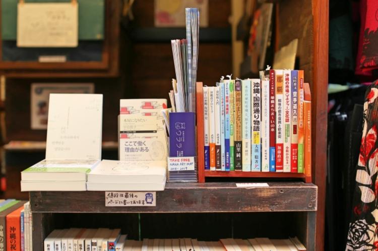 离开东京，去冲绳开一家5.5平米的旧书店！｜吉井忍的二次会