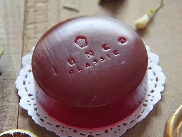 手工皂怎样用手打出绵密的泡沫 (晶莹剔透的手工皂)