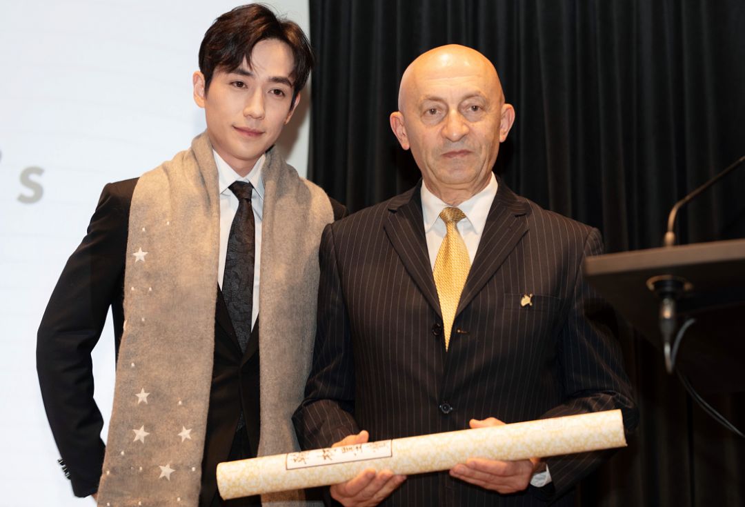 “上帝的纤维”做的围巾，张钧甯直呼：好暖和！澳洲顶级羊驼绒！3秒速暖！