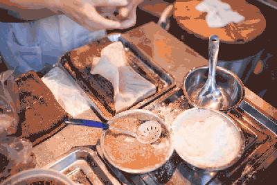 武汉:一碗热干面杀百鬼,一锅豆皮烫神仙