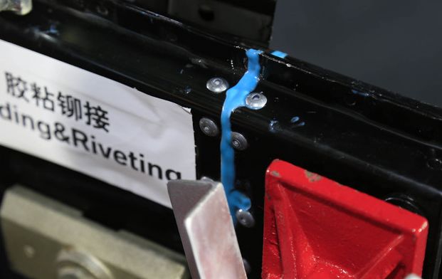 4s店维修后被撞,4s店维修被撞坏