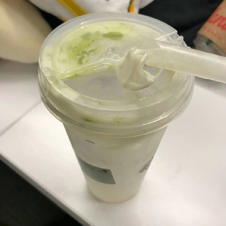 喜茶吃出异物照片,喜茶喝出石头