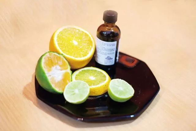 冬季皮肤护肤慎入的误区,沉浸式护肤冬季皮肤干燥