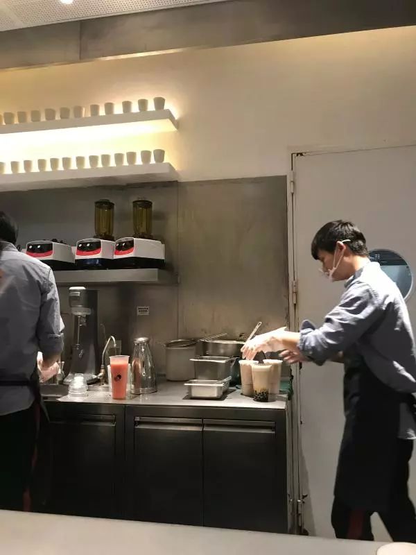 蚌埠喜茶喝出异物,喜茶回应网友喝出异物