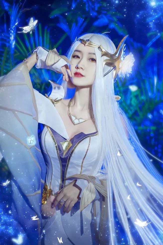 入江闪闪cos貂蝉仲夏夜之梦,貂蝉金色仲夏夜之梦cos抬腿动作