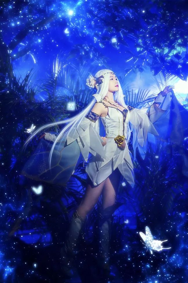 入江闪闪cos貂蝉仲夏夜之梦,貂蝉金色仲夏夜之梦cos抬腿动作