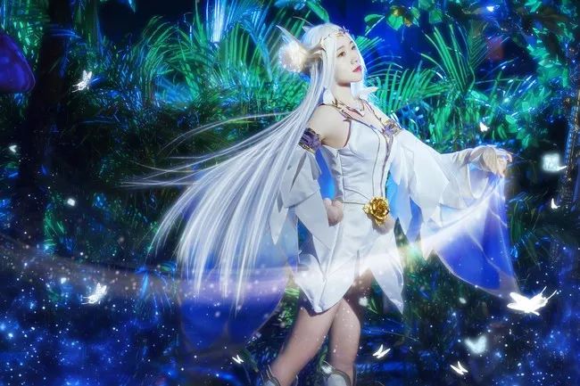 入江闪闪cos貂蝉仲夏夜之梦,貂蝉金色仲夏夜之梦cos抬腿动作