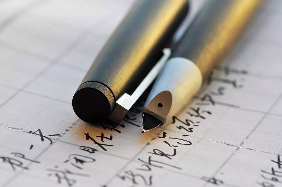 为什么名人都喜欢用钢笔,为什么以前使用很普遍的钢笔