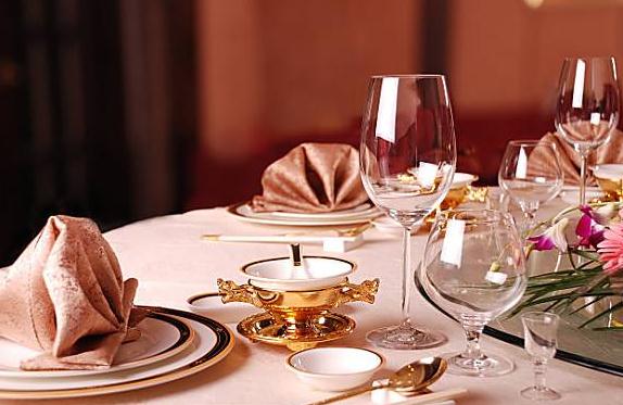 从眼镜店老板到餐具修复店老板，他靠连锁店每月净赚10万元