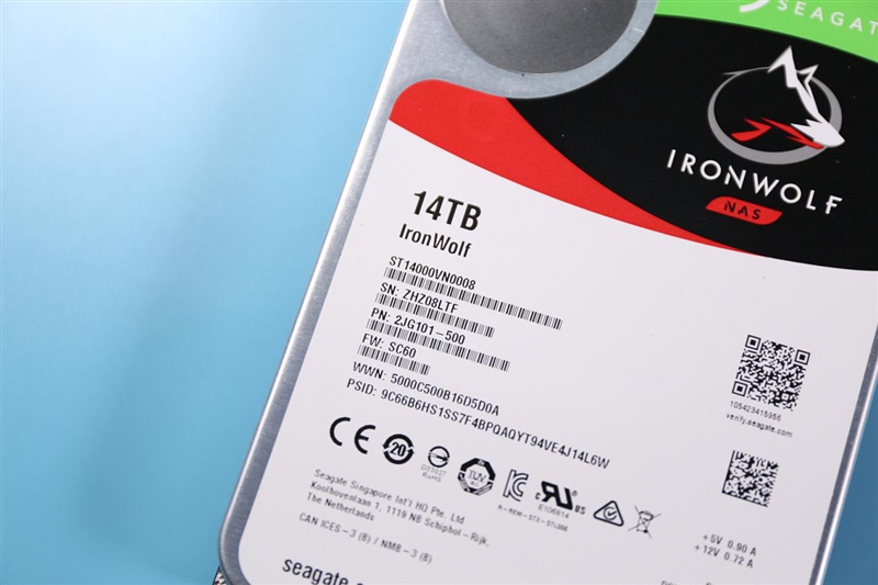 开箱希捷酷狼硬盘,希捷银河氦气14t机械硬盘
