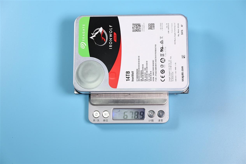开箱希捷酷狼硬盘,希捷银河氦气14t机械硬盘
