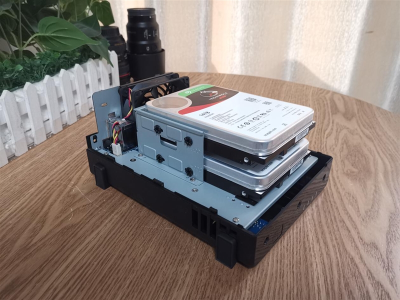 开箱希捷酷狼硬盘,希捷银河氦气14t机械硬盘