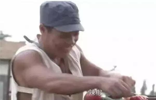 战士打发胶、女兵皮肤光洁如雪？从发型看影视创作态度