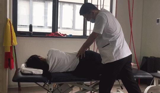 长期跷二郎腿怎么纠正,跷二郎腿引起的伤害怎样锻炼