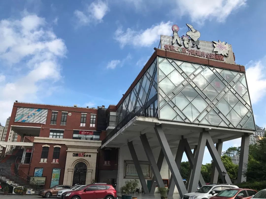 旧工业改造为创意产业园区,老旧工业厂区改造为商业综合体