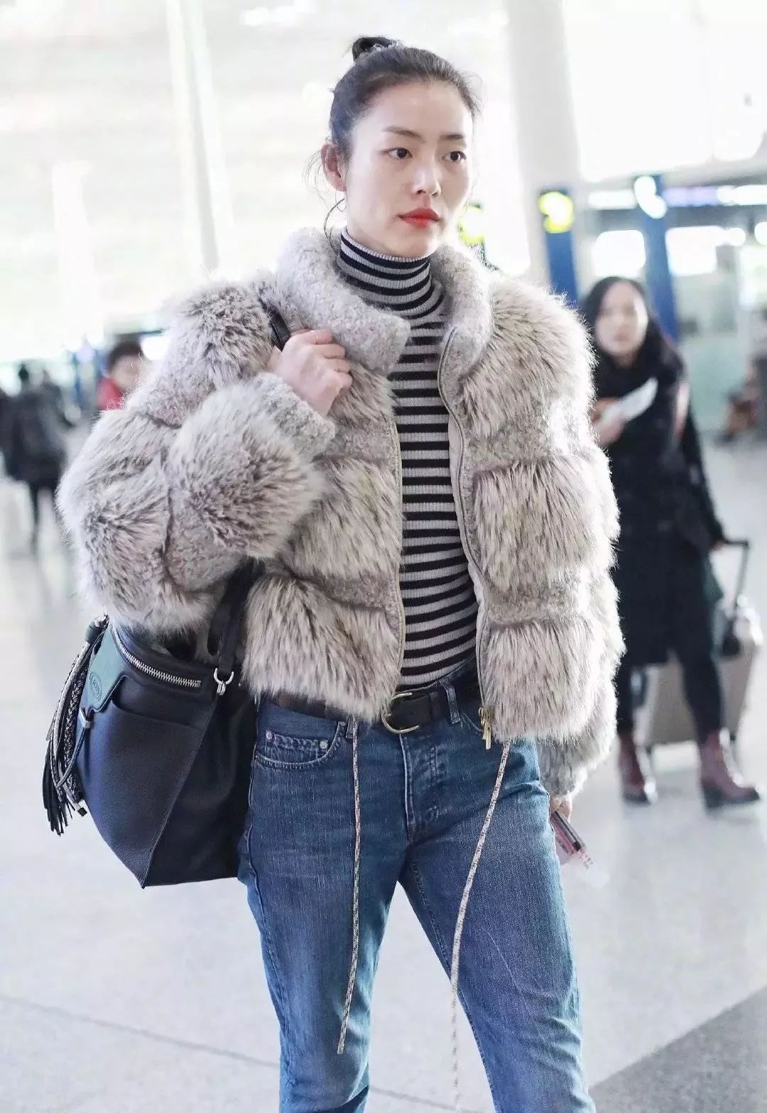 刘雯同款波司登羽绒服,明星刘雯同款服装