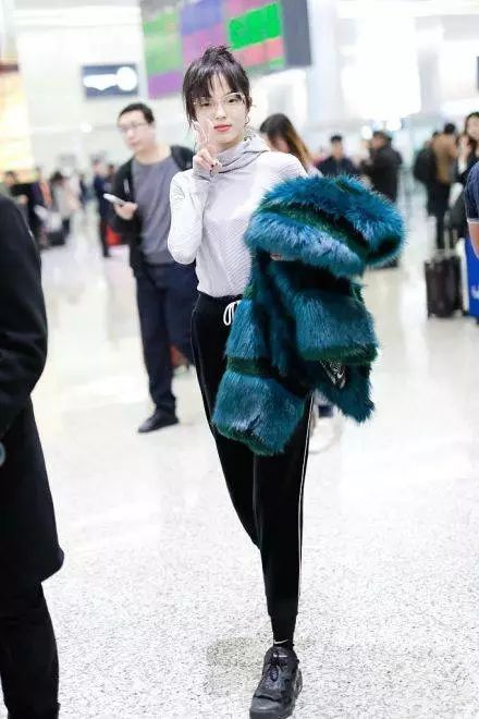 刘雯同款波司登羽绒服,明星刘雯同款服装