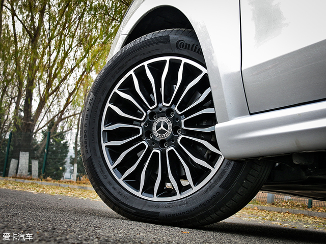 成都车展奔驰v260l尊贵加长版,爱卡汽车评分