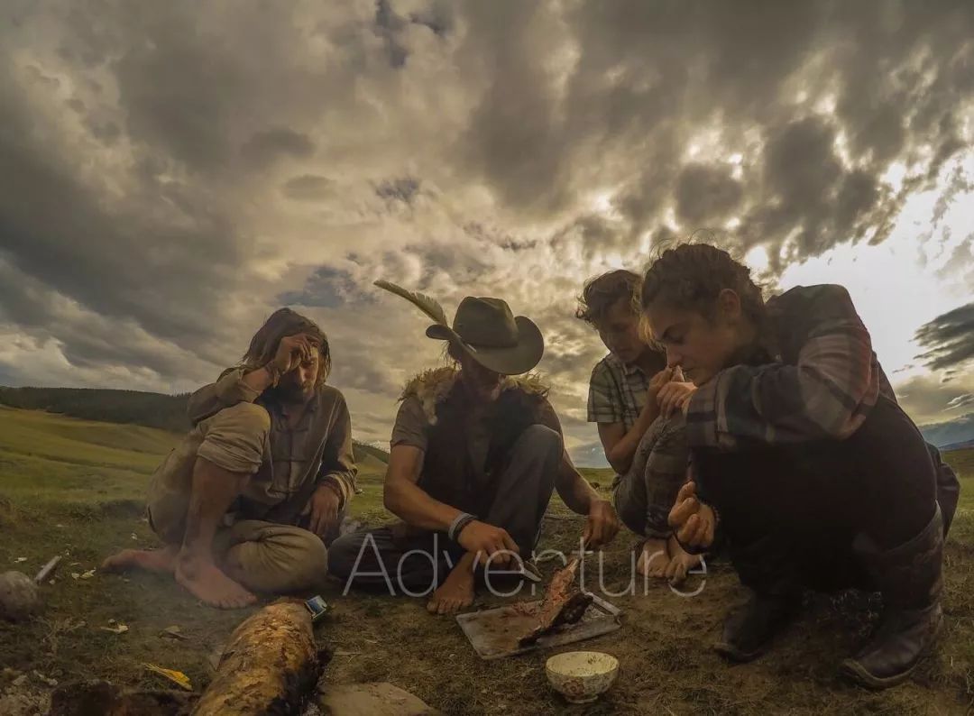 那个开着旅行咖啡车的女孩,暂别荒野重返都市