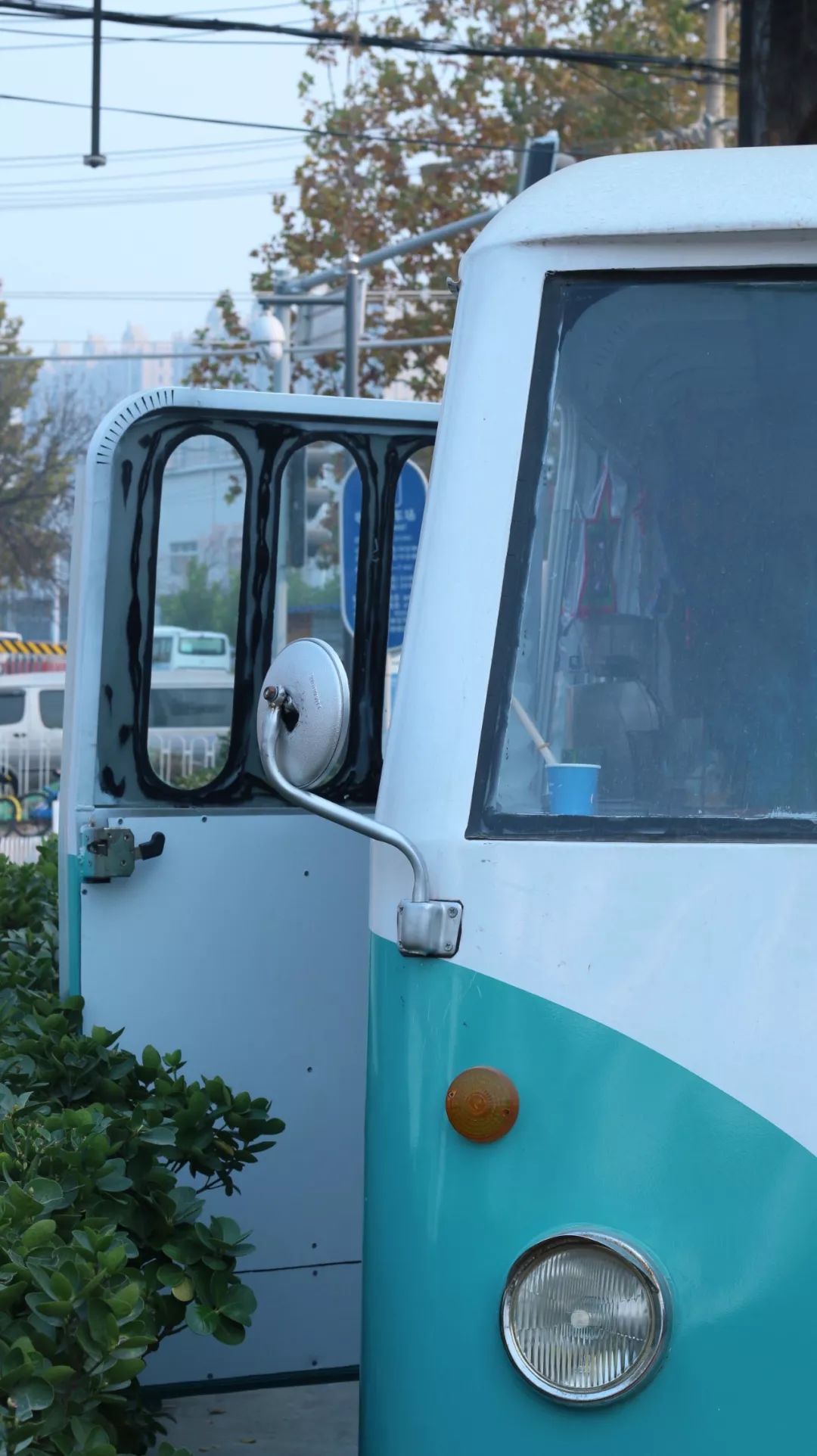 那个开着旅行咖啡车的女孩,暂别荒野重返都市