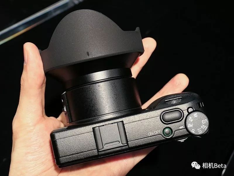 理光GRIII上手图，售价10万日元明年发布