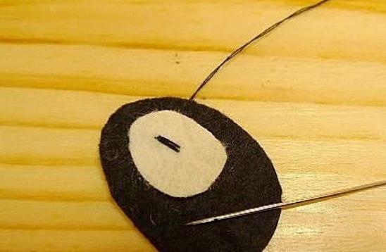 用袜子娃娃保持内心的孩子气,她的创意工坊拥有十几家代理商