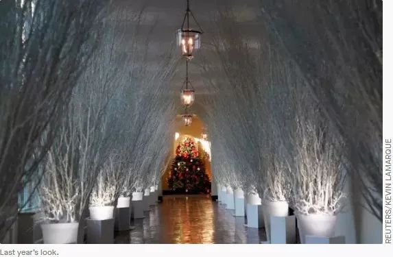 特朗普差点吓中风了,老婆搞的圣诞装潢不忍直视|双语热点