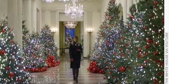 特朗普差点吓中风了,老婆搞的圣诞装潢不忍直视|双语热点