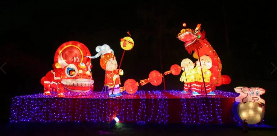 上海欢乐谷嗨翻了！50万㎡华灯齐放、圣诞市集、狂欢盛典，还能与偶像零距离接触……