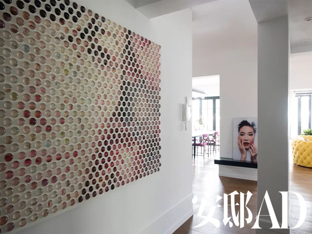 当单身公寓里有了女主人，一切都变得不一样……