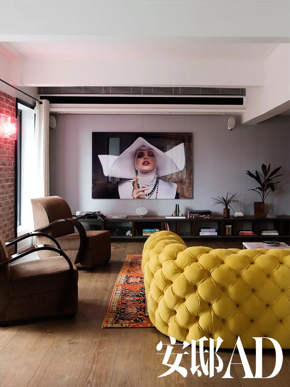 当单身公寓里有了女主人，一切都变得不一样……