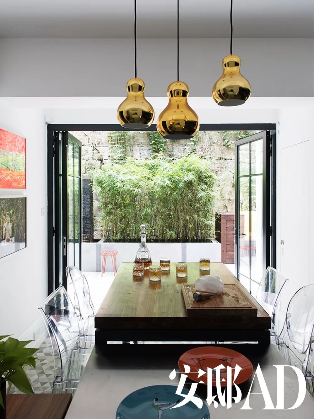 当单身公寓里有了女主人，一切都变得不一样……