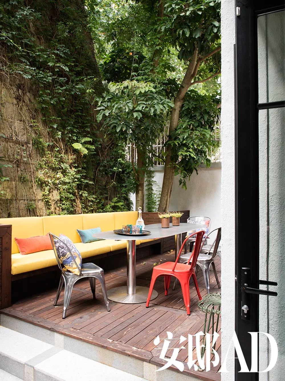 当单身公寓里有了女主人，一切都变得不一样……