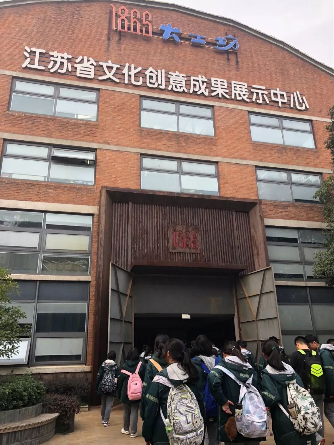 鑱屽紩鏈潵鏄嗘槑涓撳満鐩存挱甯﹀矖,鑱屽紩鏈潵绛戞ⅵ闈掓槬閭兏鐩存挱