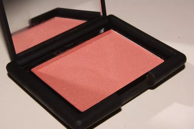 今年最新的流行色是什么颜色,今年新发布的流行色