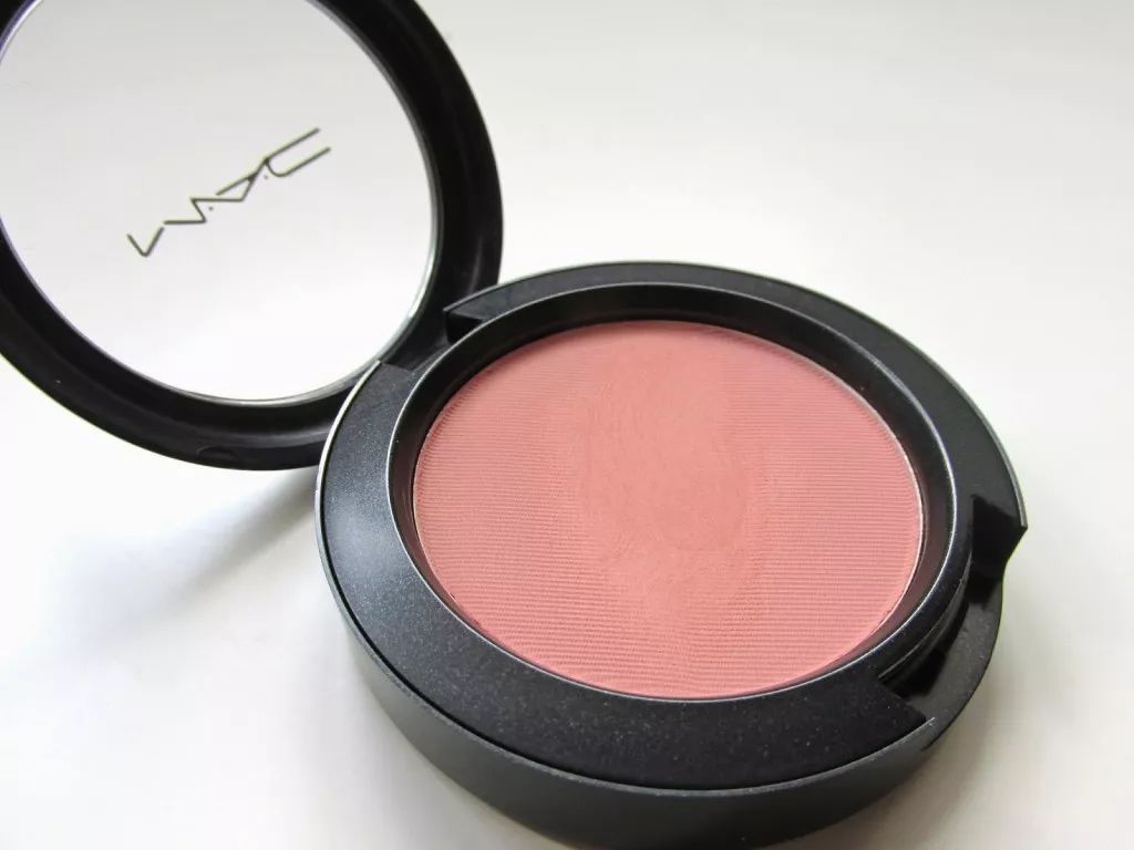 今年最新的流行色是什么颜色,今年新发布的流行色