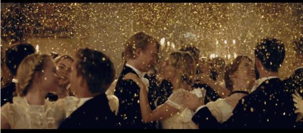 上海欢乐谷嗨翻了！50万㎡华灯齐放、圣诞市集、狂欢盛典，还能与偶像零距离接触……