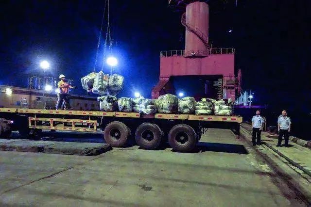 看吐！福建有人拉回1100吨“洋垃圾”！来历骇人听闻！买这种衣服的当心！