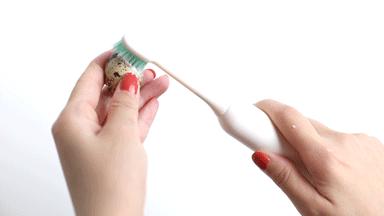 花了一万元做牙齿很难看,花了60万做的牙齿