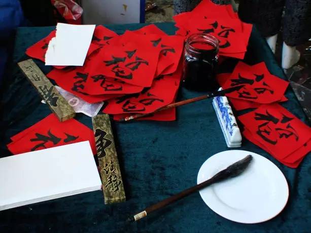 来！试试手气，看看能不能接住这些“福”