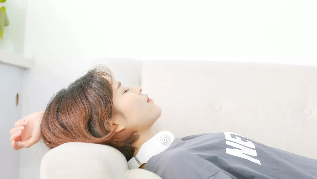 看电脑久了脖子酸疼怎么缓解,天天刷手机脖子痛