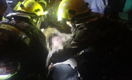 这事你在现场吗?人超级多!上台做游戏就有礼品拿,买皮草更实惠!